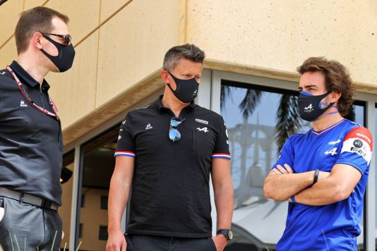 (L to R): Laurent Rossi (FRA) Alpine Chief Executive Officer with Marcin Budkowski (POL) Alpine F1 Team Executive Director and Fernando Alonso (ESP) Alpine F1 Team.
25.03.2021. Formula 1 World Championship, Rd 1, Bahrain Grand Prix, Sakhir, Bahrain, Preparation Day.
- www.xpbimages.com, EMail: requests@xpbimages.com © Copyright: Moy / XPB Images