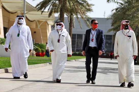 Sheikh Salman bin Isa Al-Khalifa (BRN) Chief Executive of Bahrain International Circuit (Right).
25.03.2021. Formula 1 World Championship, Rd 1, Bahrain Grand Prix, Sakhir, Bahrain, Preparation Day.
- www.xpbimages.com, EMail: requests@xpbimages.com © Copyright: Moy / XPB Images