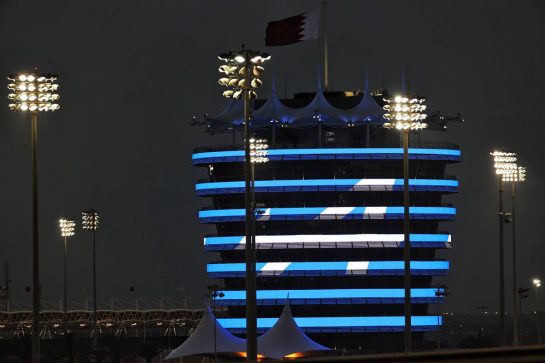 Circuit atmosphere - illuminated building - Alpine F1 Team.
26.03.2021. Formula 1 World Championship, Rd 1, Bahrain Grand Prix, Sakhir, Bahrain, Practice Day
- www.xpbimages.com, EMail: requests@xpbimages.com © Copyright: Batchelor / XPB Images