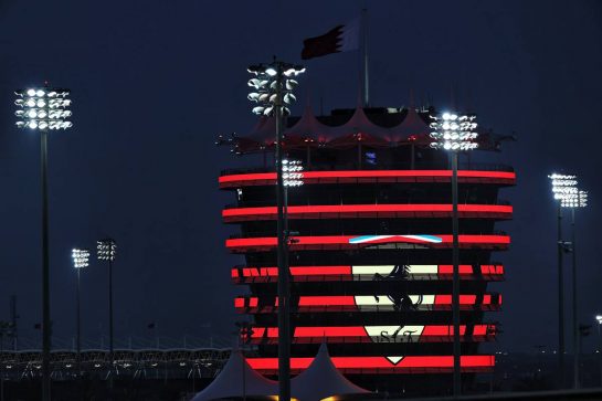 Circuit atmosphere - illuminated building - Ferrari.
26.03.2021. Formula 1 World Championship, Rd 1, Bahrain Grand Prix, Sakhir, Bahrain, Practice Day
- www.xpbimages.com, EMail: requests@xpbimages.com © Copyright: Batchelor / XPB Images