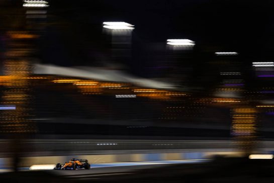 Daniel Ricciardo (AUS), McLaren F1 Team 26.03.2021. Formula 1 World Championship, Rd 1, Bahrain Grand Prix, Sakhir, Bahrain, Practice Day- www.xpbimages.com, EMail: requests@xpbimages.com © Copyright: Charniaux / XPB Images