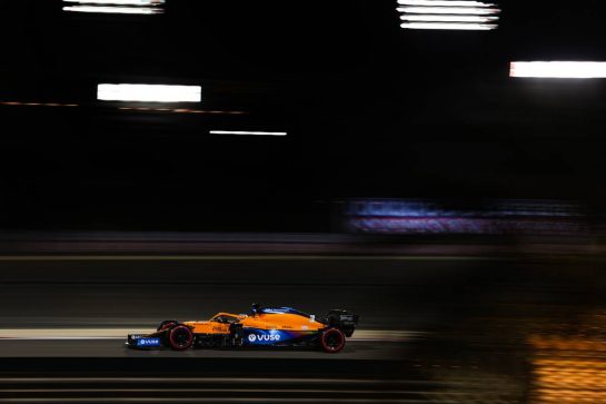Daniel Ricciardo (AUS), McLaren F1 Team 26.03.2021. Formula 1 World Championship, Rd 1, Bahrain Grand Prix, Sakhir, Bahrain, Practice Day- www.xpbimages.com, EMail: requests@xpbimages.com © Copyright: Charniaux / XPB Images