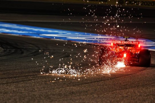 Lando Norris (GBR) McLaren MCL35M sends sparks flying.
27.03.2021. Formula 1 World Championship, Rd 1, Bahrain Grand Prix, Sakhir, Bahrain, Qualifying Day.
- www.xpbimages.com, EMail: requests@xpbimages.com © Copyright: Batchelor / XPB Images