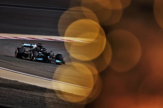 Lewis Hamilton (GBR) Mercedes AMG F1 W12.
27.03.2021. Formula 1 World Championship, Rd 1, Bahrain Grand Prix, Sakhir, Bahrain, Qualifying Day.
- www.xpbimages.com, EMail: requests@xpbimages.com © Copyright: Charniaux / XPB Images