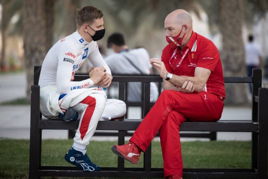 (L to R): Mick Schumacher (GER) Haas F1 Team with Jock Clear (GBR) Ferrari Engineering Director.
27.03.2021. Formula 1 World Championship, Rd 1, Bahrain Grand Prix, Sakhir, Bahrain, Qualifying Day.
- www.xpbimages.com, EMail: requests@xpbimages.com © Copyright: Bearne / XPB Images
