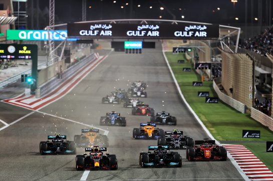 Max Verstappen (NLD) Red Bull Racing RB16B leads Lewis Hamilton (GBR) Mercedes AMG F1 W12 and Charles Leclerc (MON) Ferrari SF-21 at the start of the race.
28.03.2021. Formula 1 World Championship, Rd 1, Bahrain Grand Prix, Sakhir, Bahrain, Race Day.
- www.xpbimages.com, EMail: requests@xpbimages.com © Copyright: Batchelor / XPB Images