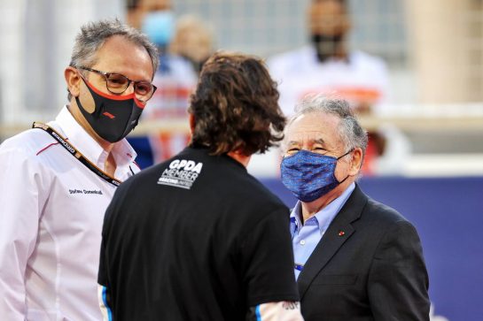 (L to R): Stefano Domenicali (ITA) Formula One President and CEO on the grid with Fernando Alonso (ESP) Alpine F1 Team and Jean Todt (FRA) FIA President.
28.03.2021. Formula 1 World Championship, Rd 1, Bahrain Grand Prix, Sakhir, Bahrain, Race Day.
- www.xpbimages.com, EMail: requests@xpbimages.com © Copyright: Batchelor / XPB Images