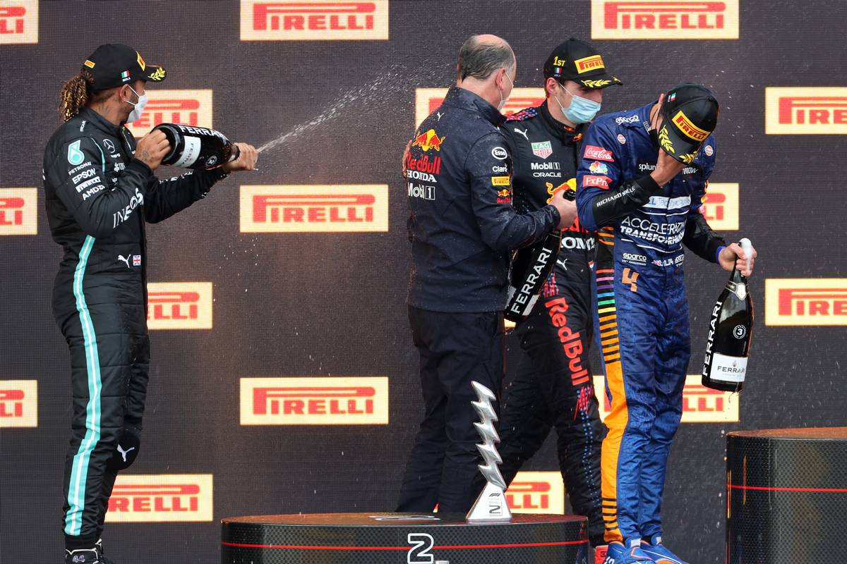 Lewis Hamilton (GBR), Mercedes AMG F1 , Max Verstappen (NLD), Red Bull Racing, Lando Norris (GBR), McLaren F1 Team and Karl Sengstbratl, Red Bull Racing Finance & Operations Director 18.04.2021. Formula 1 World Championship, Rd 2, Emilia Romagna Grand Prix, Imola