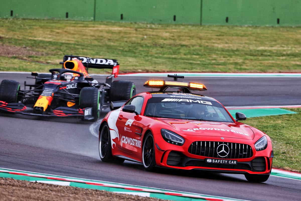 Max Verstappen (NLD) Red Bull Racing RB16B leads behind the Mercedes FIA Safety Car. 18.04.2021. Formula 1 World Championship, Rd 2, Emilia Romagna Grand Prix, Imola
