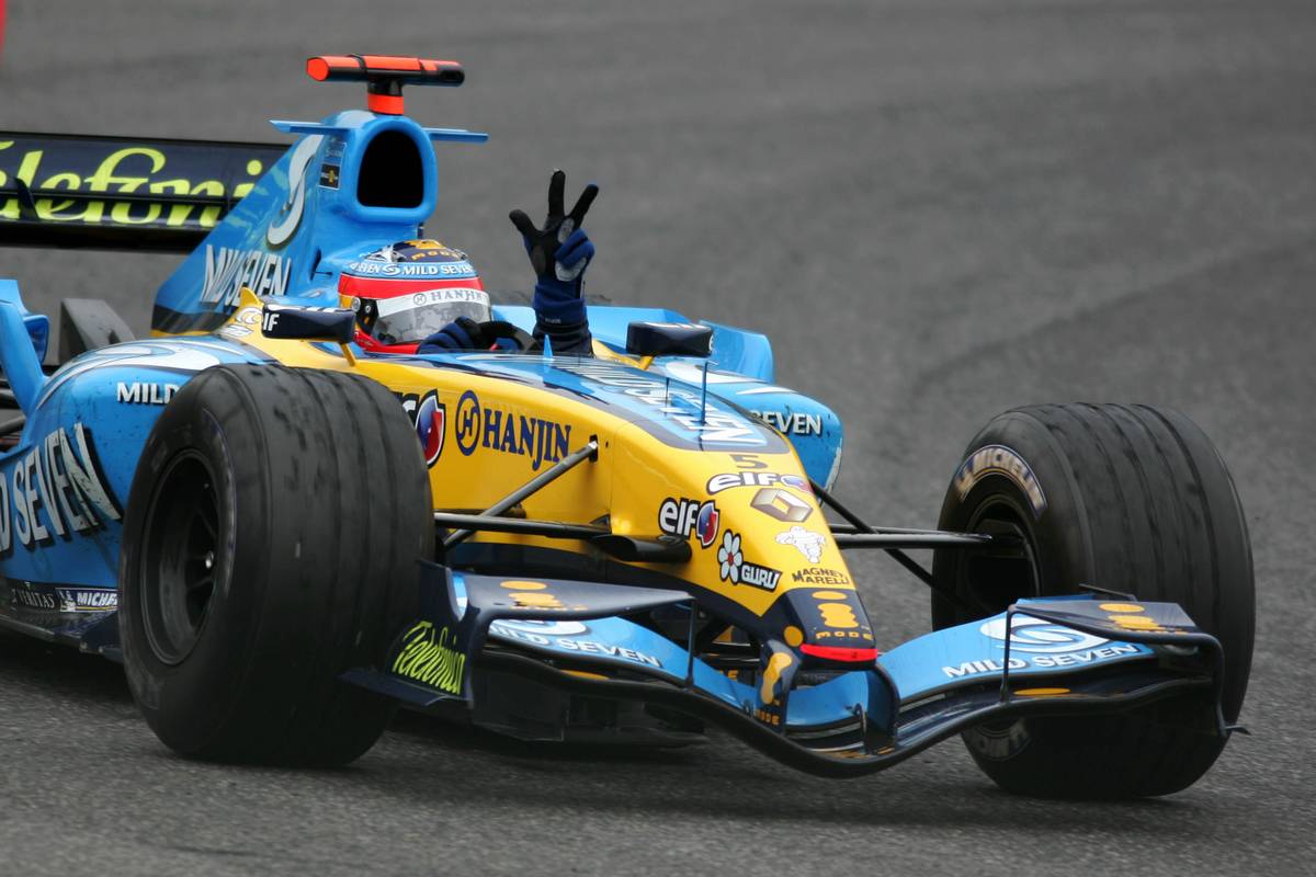 Fernando Alonso (ESP), Mild Seven Renault F1 R25, after winning his 3rd race in a row - April, Formula 1 World Championship, Rd 4, San Marino Grand Prix