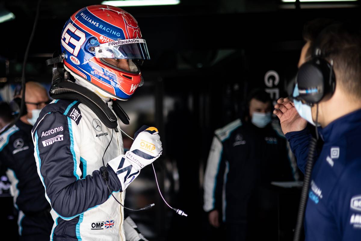 George Russell (GBR) Williams Racing celebrates with the team in qualifying. 17.04.2021. Formula 1 World Championship, Rd 2, Emilia Romagna Grand Prix, Imola