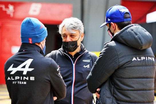 Luca de Meo (ITA) Groupe Renault Chief Executive Officer with Fernando Alonso (ESP) Alpine F1 Team (Left) and Esteban Ocon (FRA) Alpine F1 Team (Right).
17.04.2021. Formula 1 World Championship, Rd 2, Emilia Romagna Grand Prix, Imola, Italy, Qualifying Day.
- www.xpbimages.com, EMail: requests@xpbimages.com © Copyright: Moy / XPB Images
