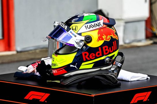 The helmet of Sergio Perez (MEX) Red Bull Racing in qualifying parc ferme.
17.04.2021. Formula 1 World Championship, Rd 2, Emilia Romagna Grand Prix, Imola, Italy, Qualifying Day.
- www.xpbimages.com, EMail: requests@xpbimages.com © Copyright: FIA Pool Image for Editorial Use Only
