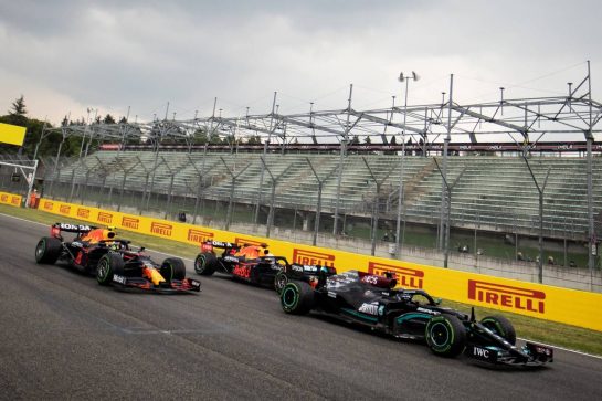 Lewis Hamilton (GBR) Mercedes AMG F1 W12 leads Sergio Perez (MEX) Red Bull Racing RB16B and Max Verstappen (NLD) Red Bull Racing RB16B at the start of the race.
18.04.2021. Formula 1 World Championship, Rd 2, Emilia Romagna Grand Prix, Imola, Italy, Race Day.
- www.xpbimages.com, EMail: requests@xpbimages.com © Copyright: Bearne / XPB Images