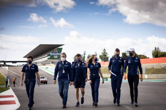 Nicholas Latifi (CDN) Williams Racing walks the circuit with the team.
29.04.2021. Formula 1 World Championship, Rd 3, Portuguese Grand Prix, Portimao, Portugal, Preparation Day.
- www.xpbimages.com, EMail: requests@xpbimages.com © Copyright: Bearne / XPB Images