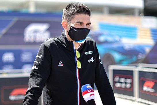 Esteban Ocon (FRA) Alpine F1 Team with the media.
29.04.2021. Formula 1 World Championship, Rd 3, Portuguese Grand Prix, Portimao, Portugal, Preparation Day.
- www.xpbimages.com, EMail: requests@xpbimages.com © Copyright: Charniaux / XPB Images