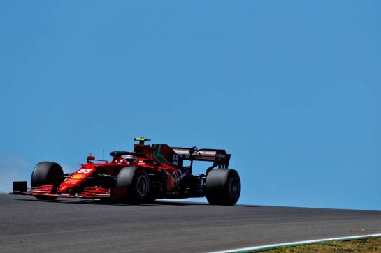 Carlos Sainz Jr (ESP) Ferrari SF-21.
30.04.2021. Formula 1 World Championship, Rd 3, Portuguese Grand Prix, Portimao, Portugal, Practice Day.
 - www.xpbimages.com, EMail: requests@xpbimages.com © Copyright: Staley / XPB Images