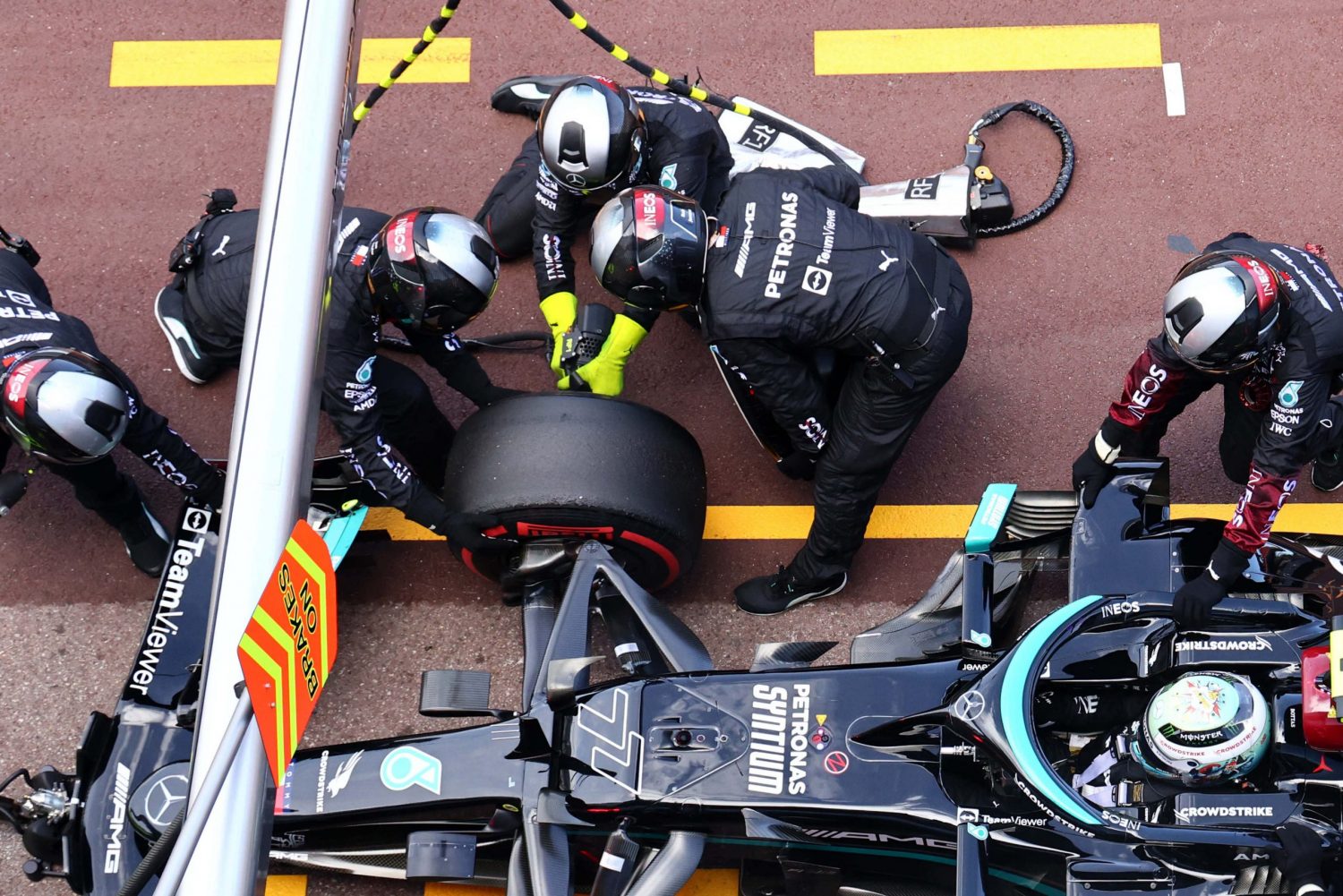 M268579 1 scaled e1622139688605 Video: ¡Mercedes finalmente quita la rueda Monaco de Bottas!