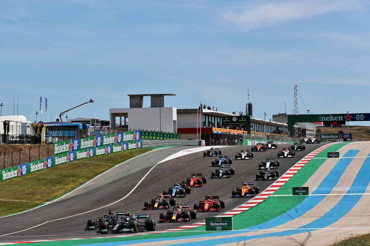 Valtteri Bottas (FIN) Mercedes AMG F1 W12 leads at the start of the race. 02.05.2021. Formula 1 World Championship, Rd 3, Portuguese Grand Prix, Portimao