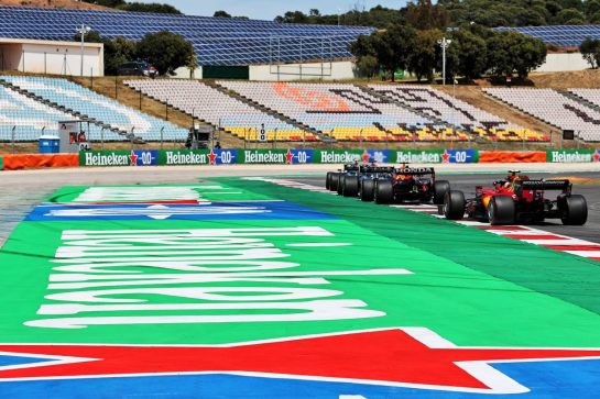 Valtteri Bottas (FIN) Mercedes AMG F1 W12 leads at the start of the race.
02.05.2021. Formula 1 World Championship, Rd 3, Portuguese Grand Prix, Portimao, Portugal, Race Day.
- www.xpbimages.com, EMail: requests@xpbimages.com © Copyright: Batchelor / XPB Images
