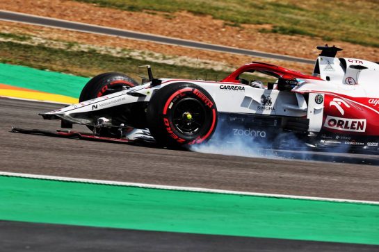 Kimi Raikkonen (FIN) Alfa Romeo Racing C41 with a broken front wing.
02.05.2021. Formula 1 World Championship, Rd 3, Portuguese Grand Prix, Portimao, Portugal, Race Day.
- www.xpbimages.com, EMail: requests@xpbimages.com © Copyright: Batchelor / XPB Images