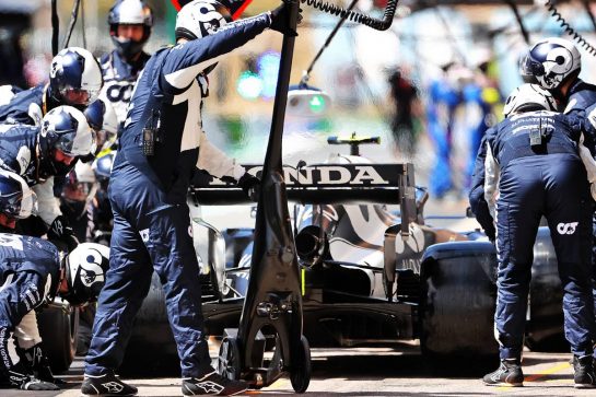 Pierre Gasly (FRA) AlphaTauri AT02 makes a pit stop.
02.05.2021. Formula 1 World Championship, Rd 3, Portuguese Grand Prix, Portimao, Portugal, Race Day.
- www.xpbimages.com, EMail: requests@xpbimages.com © Copyright: Charniaux / XPB Images
