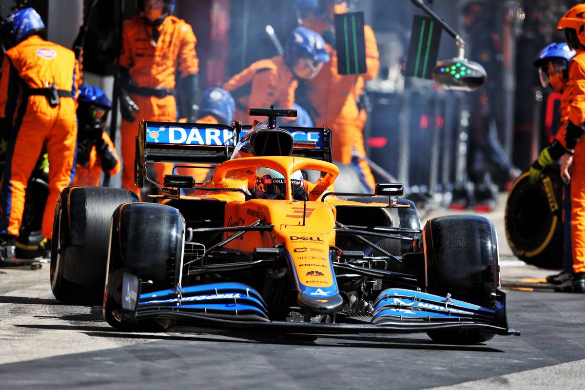 Daniel Ricciardo (AUS) McLaren MCL35M makes a pit stop. 02.05.2021. Formula 1 World Championship, Rd 3, Portuguese Grand Prix, Portimao