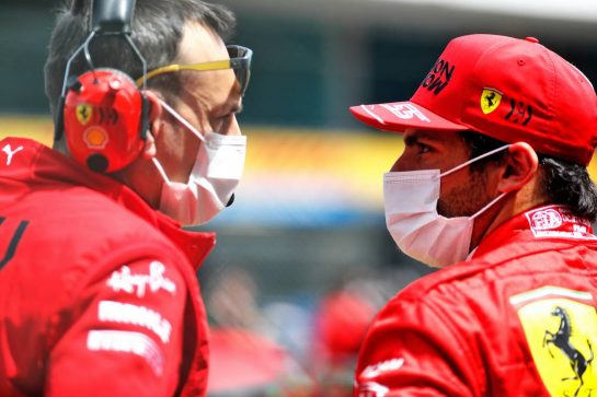 Carlos Sainz Jr (ESP) Ferrari on the grid.
02.05.2021. Formula 1 World Championship, Rd 3, Portuguese Grand Prix, Portimao, Portugal, Race Day.
- www.xpbimages.com, EMail: requests@xpbimages.com © Copyright: Staley / XPB Images