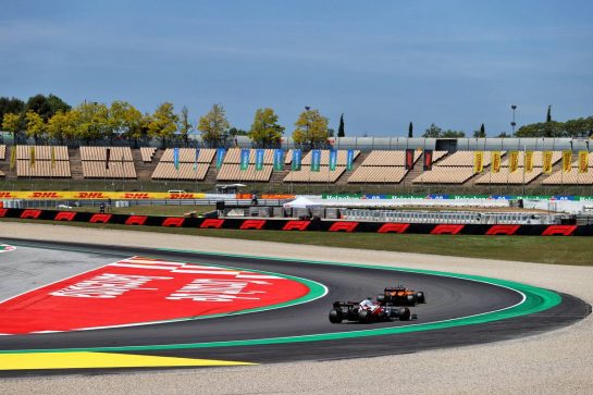Lando Norris (GBR) McLaren MCL35M leads Kimi Raikkonen (FIN) Alfa Romeo Racing C41.
08.05.2021. Formula 1 World Championship, Rd 4, Spanish Grand Prix, Barcelona, Spain, Qualifying Day.
- www.xpbimages.com, EMail: requests@xpbimages.com © Copyright: Moy / XPB Images