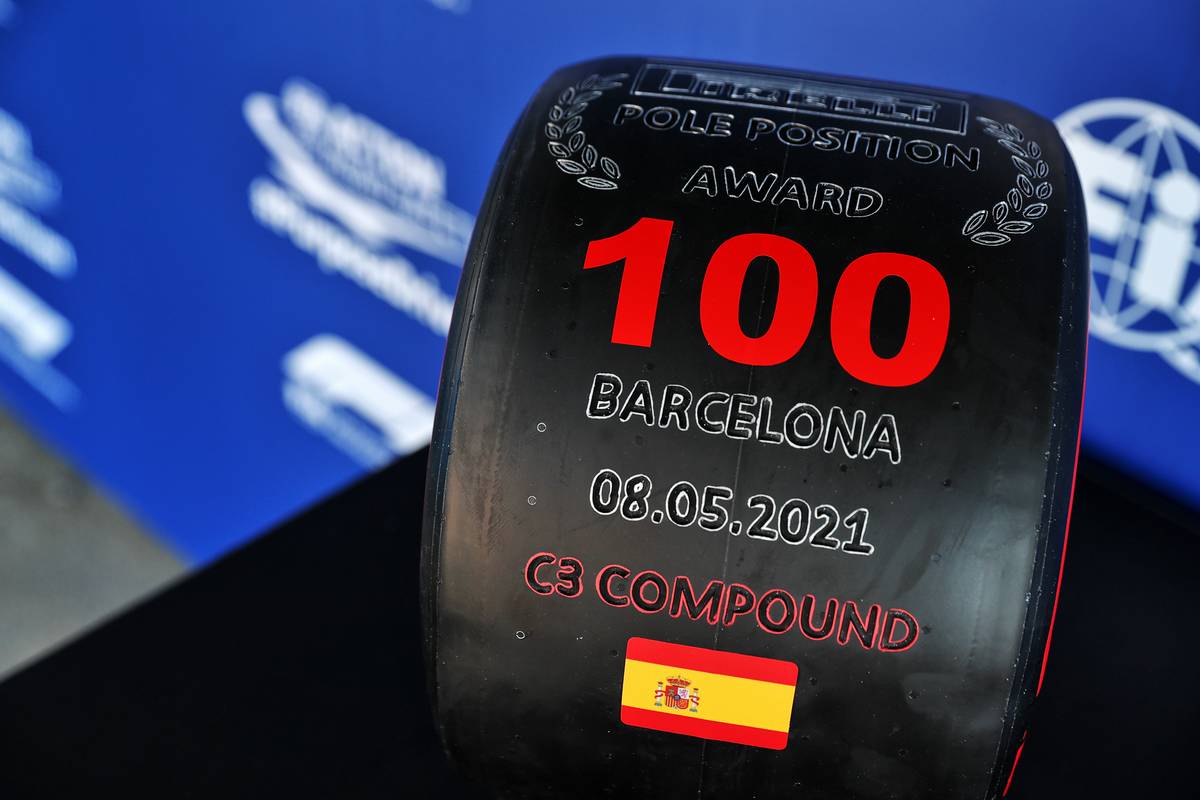 Pirelli Pole Position Award for Lewis Hamilton (GBR) Mercedes AMG F1. 08.05.2021. Formula 1 World Championship, Rd 4, Spanish Grand Prix, Barcelona