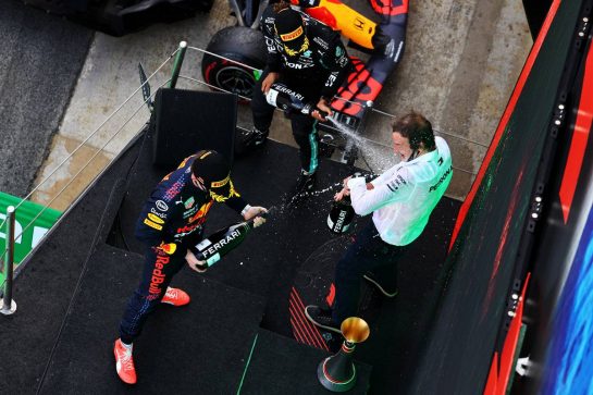 Race winner Lewis Hamilton (GBR) Mercedes AMG F1 and Max Verstappen (NLD) Red Bull Racing celebrate with Jim Ratcliffe (GBR) Chief Executive Officer of Ineos / Mercedes AMG F1 Shareholder on the podium.
09.05.2021. Formula 1 World Championship, Rd 4, Spanish Grand Prix, Barcelona, Spain, Race Day.
- www.xpbimages.com, EMail: requests@xpbimages.com © Copyright: Moy / XPB Images