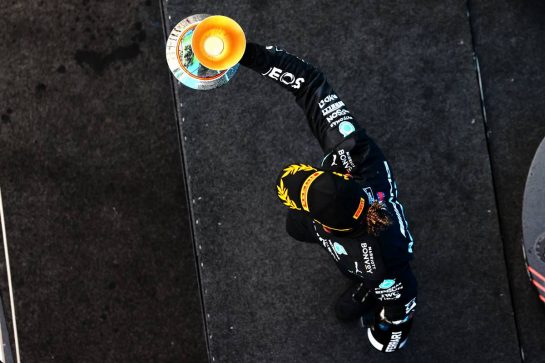 Race winner Lewis Hamilton (GBR) Mercedes AMG F1 celebrates on the podium.
09.05.2021. Formula 1 World Championship, Rd 4, Spanish Grand Prix, Barcelona, Spain, Race Day.
- www.xpbimages.com, EMail: requests@xpbimages.com © Copyright: Moy / XPB Images