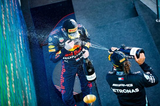 Race winner Lewis Hamilton (GBR) Mercedes AMG F1 celebrates on the podium with second placed Max Verstappen (NLD) Red Bull Racing.
09.05.2021. Formula 1 World Championship, Rd 4, Spanish Grand Prix, Barcelona, Spain, Race Day.
- www.xpbimages.com, EMail: requests@xpbimages.com © Copyright: FIA Pool Image for Editorial Use Only