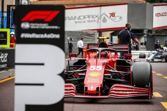 Carlos Sainz Jr (ESP) Ferrari SF-21 in parc ferme.
22.05.2021. Formula 1 World Championship, Rd 5, Monaco Grand Prix, Monte Carlo, Monaco, Qualifying Day.
- www.xpbimages.com, EMail: requests@xpbimages.com © Copyright: FIA Pool Image for Editorial Use Only