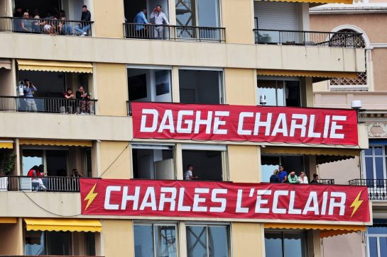 Circuit atmosphere - banners for Charles Leclerc (MON) Ferrari in the apartment balconies.
22.05.2021. Formula 1 World Championship, Rd 5, Monaco Grand Prix, Monte Carlo, Monaco, Qualifying Day.
- www.xpbimages.com, EMail: requests@xpbimages.com © Copyright: Batchelor / XPB Images