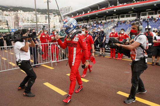Charles Leclerc (MON) Ferrari celebrates his pole position in qualifying parc ferme.
22.05.2021. Formula 1 World Championship, Rd 5, Monaco Grand Prix, Monte Carlo, Monaco, Qualifying Day.
- www.xpbimages.com, EMail: requests@xpbimages.com © Copyright: FIA Pool Image for Editorial Use Only
