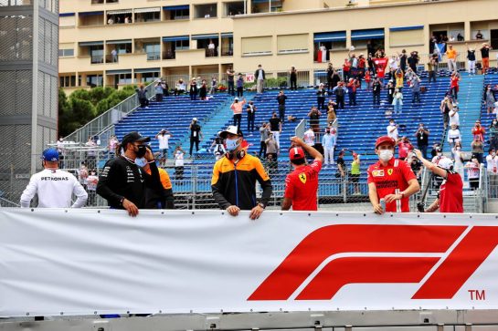 (L to R): Lewis Hamilton (GBR) Mercedes AMG F1; Daniel Ricciardo (AUS) McLaren; and Charles Leclerc (MON) Ferrari on the drivers parade.
23.05.2021. Formula 1 World Championship, Rd 5, Monaco Grand Prix, Monte Carlo, Monaco, Race Day.
- www.xpbimages.com, EMail: requests@xpbimages.com © Copyright: Batchelor / XPB Images