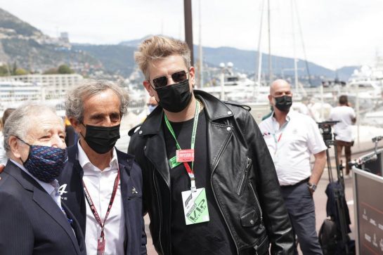 (L to R): Jean Todt (FRA) FIA President with Alain Prost (FRA) Alpine F1 Team Non-Executive Director and Benjamin Biolay (FRA) Singer.
23.05.2021. Formula 1 World Championship, Rd 5, Monaco Grand Prix, Monte Carlo, Monaco, Race Day.
- www.xpbimages.com, EMail: requests@xpbimages.com © Copyright: Bearne / XPB Images