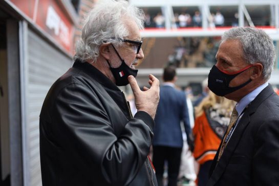 (L to R): Flavio Briatore (ITA) with Chase Carey (USA).
23.05.2021. Formula 1 World Championship, Rd 5, Monaco Grand Prix, Monte Carlo, Monaco, Race Day.
- www.xpbimages.com, EMail: requests@xpbimages.com © Copyright: Bearne / XPB Images
