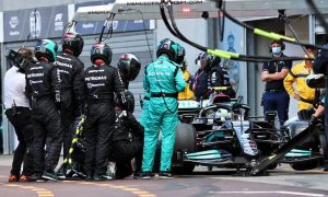 'Cursed' Bottas 'couldn't believe' Mercedes pitstop misery
