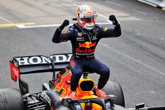 Race winner Max Verstappen (NLD) Red Bull Racing RB16B celebrates in parc ferme.
23.05.2021. Formula 1 World Championship, Rd 5, Monaco Grand Prix, Monte Carlo, Monaco, Race Day.
- www.xpbimages.com, EMail: requests@xpbimages.com © Copyright: Batchelor / XPB Images