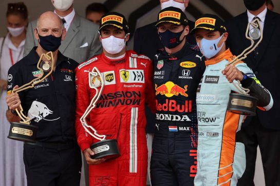 Adrian Newey (GBR) Red Bull Racing Chief Technical Officer with 2nd place Carlos Sainz Jr (ESP) Ferrari, 1st place Max Verstappen (NLD) Red Bull Racing RB16B and 3rd place Lando Norris (GBR) McLaren.
23.05.2021. Formula 1 World Championship, Rd 5, Monaco Grand Prix, Monte Carlo, Monaco, Race Day.
- www.xpbimages.com, EMail: requests@xpbimages.com © Copyright: Batchelor / XPB Images