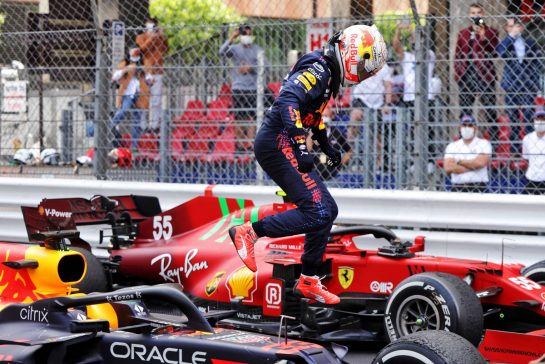 Race winner Max Verstappen (NLD) Red Bull Racing RB16B celebrates in parc ferme.
23.05.2021. Formula 1 World Championship, Rd 5, Monaco Grand Prix, Monte Carlo, Monaco, Race Day.
- www.xpbimages.com, EMail: requests@xpbimages.com © Copyright: Bearne / XPB Images