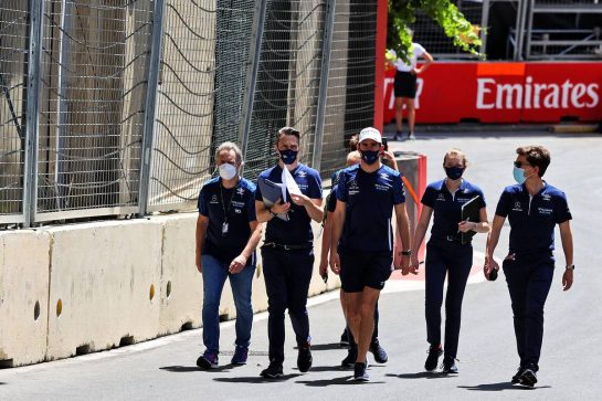 Nicholas Latifi (CDN) Williams Racing walks the circuit with the team.
03.06.2021. Formula 1 World Championship, Rd 6, Azerbaijan Grand Prix, Baku Street Circuit, Azerbaijan, Preparation Day.
- www.xpbimages.com, EMail: requests@xpbimages.com © Copyright: Moy / XPB Images
