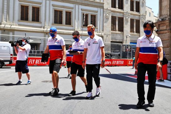 Mick Schumacher (GER) Haas F1 Team walks the circuit with the team.
03.06.2021. Formula 1 World Championship, Rd 6, Azerbaijan Grand Prix, Baku Street Circuit, Azerbaijan, Preparation Day.
- www.xpbimages.com, EMail: requests@xpbimages.com © Copyright: Moy / XPB Images