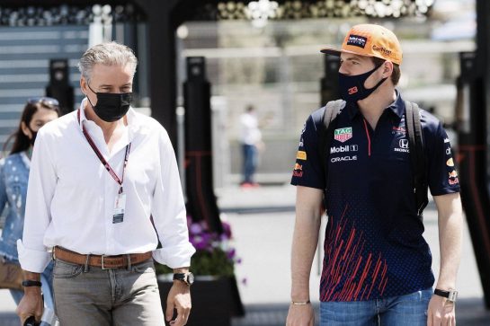 Max Verstappen (NLD) Red Bull Racing with Raymond Vermeulen (NLD) Driver Manager.
05.06.2021. Formula 1 World Championship, Rd 6, Azerbaijan Grand Prix, Baku Street Circuit, Azerbaijan, Qualifying Day.
- www.xpbimages.com, EMail: requests@xpbimages.com © Copyright: Bearne / XPB Images