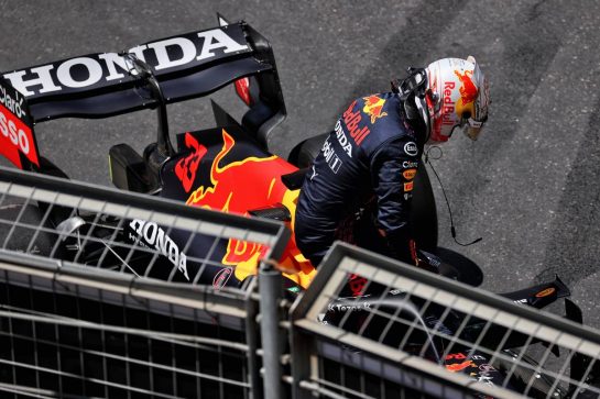 Max Verstappen (NLD) Red Bull Racing RB16B crashed in the third practice session.
05.06.2021. Formula 1 World Championship, Rd 6, Azerbaijan Grand Prix, Baku Street Circuit, Azerbaijan, Qualifying Day.
- www.xpbimages.com, EMail: requests@xpbimages.com © Copyright: Batchelor / XPB Images