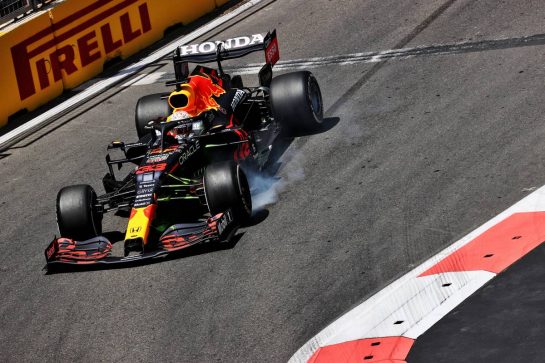 Max Verstappen (NLD) Red Bull Racing RB16B locks up under braking before crashing in the third practice session.
05.06.2021. Formula 1 World Championship, Rd 6, Azerbaijan Grand Prix, Baku Street Circuit, Azerbaijan, Qualifying Day.
- www.xpbimages.com, EMail: requests@xpbimages.com © Copyright: Batchelor / XPB Images