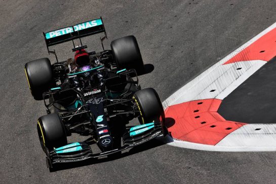 Lewis Hamilton (GBR) Mercedes AMG F1 W12.
05.06.2021. Formula 1 World Championship, Rd 6, Azerbaijan Grand Prix, Baku Street Circuit, Azerbaijan, Qualifying Day.
- www.xpbimages.com, EMail: requests@xpbimages.com © Copyright: Batchelor / XPB Images