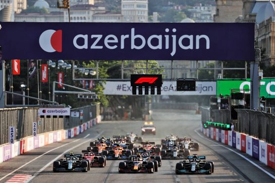 (L to R): Sebastian Vettel (GER) Aston Martin F1 Team AMR21; Sergio Perez (MEX) Red Bull Racing RB16B; and Lewis Hamilton (GBR) Mercedes AMG F1 W12 at the restart of the race.
06.06.2021. Formula 1 World Championship, Rd 6, Azerbaijan Grand Prix, Baku Street Circuit, Azerbaijan, Race Day.
- www.xpbimages.com, EMail: requests@xpbimages.com © Copyright: Batchelor / XPB Images